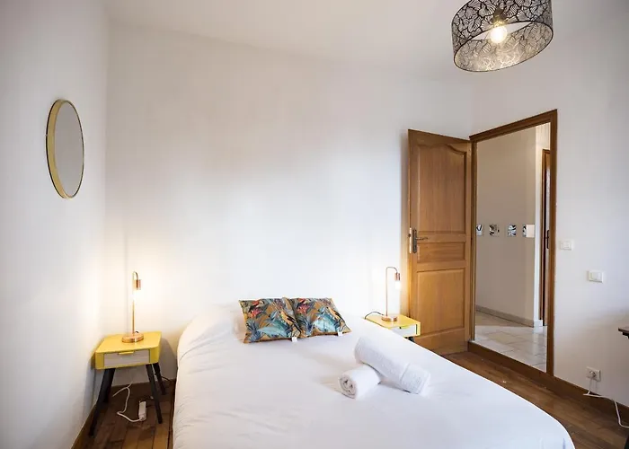 Le Logis De L'arc - 5min Hypercentre - Max 6 Personnes Lägenhet Troyes